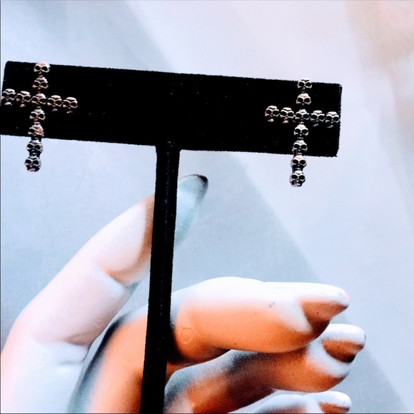 Skull Cross Earrings - Picture 3 of 8